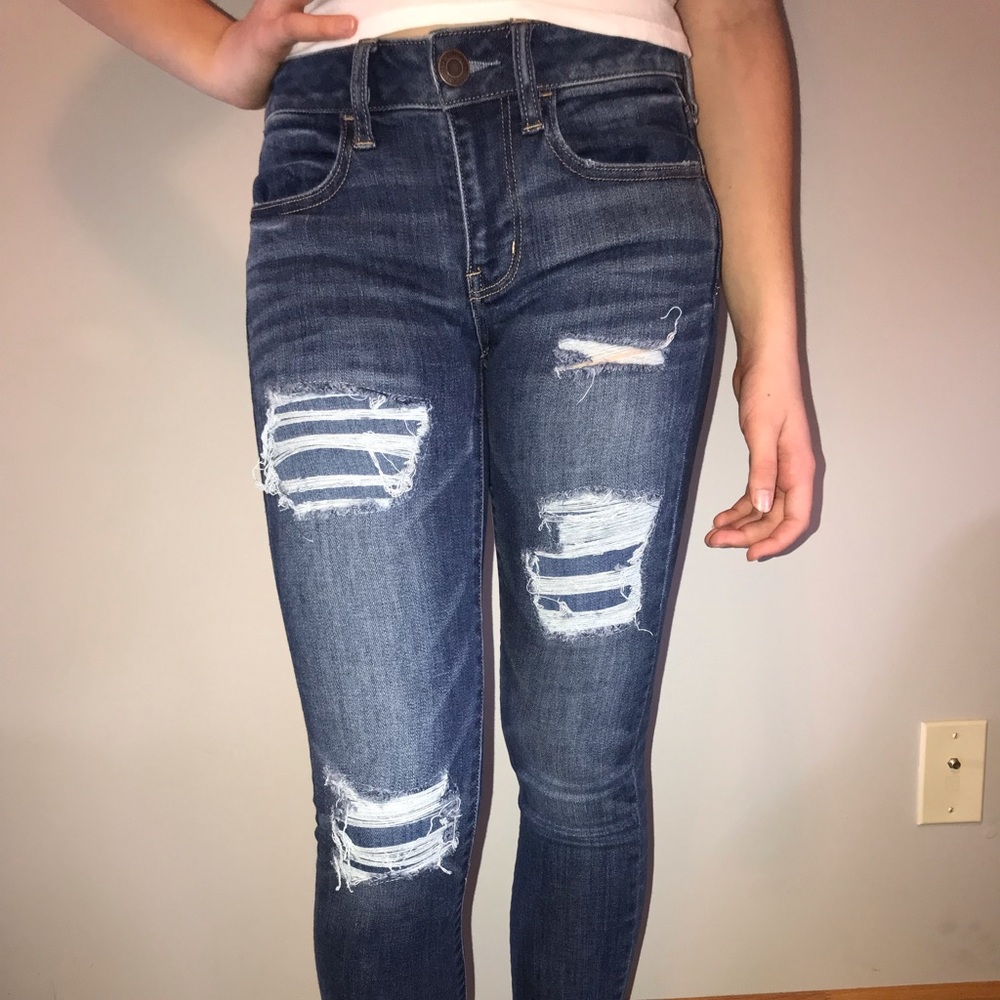 American Eagle High Wasted Jeans